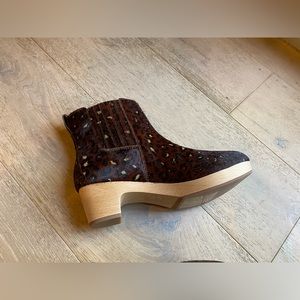 Never worn madewell real calf hair clog boots size 8.5